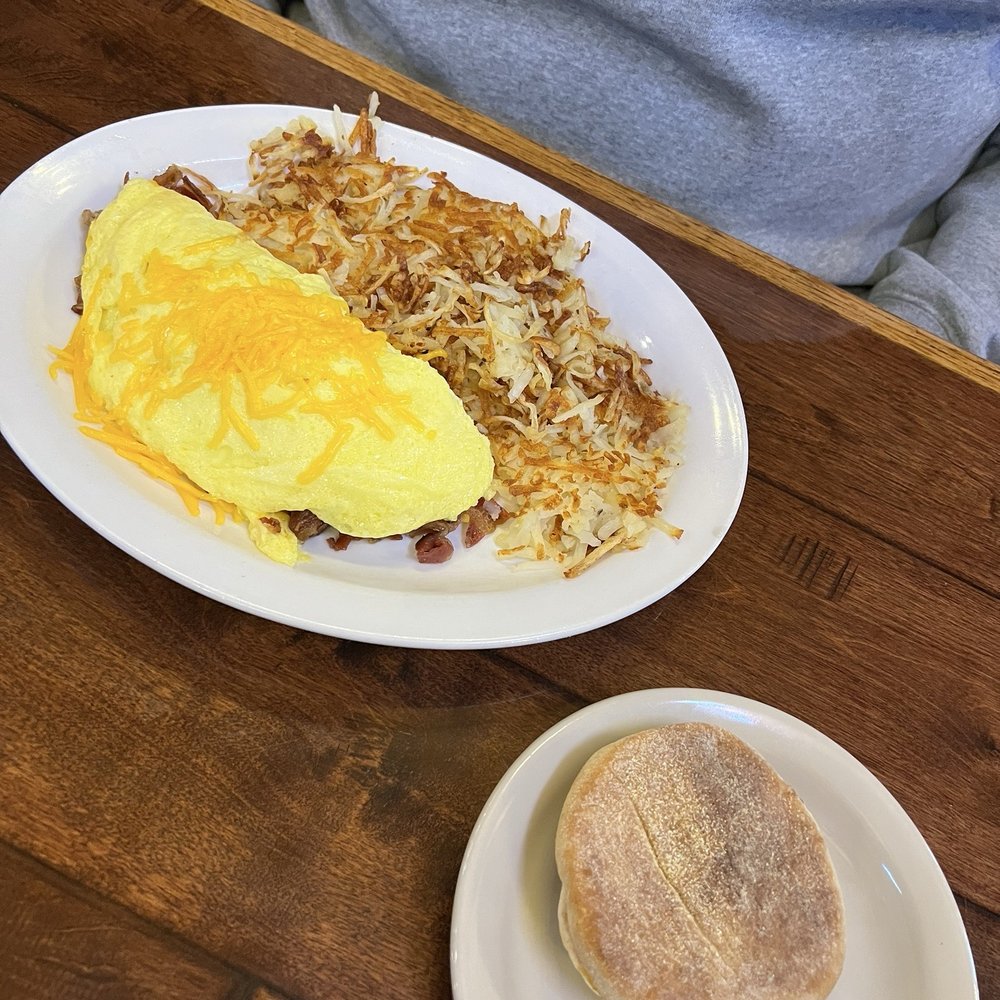Broadway Grill & Pizzeria - Bacon and cheddar omelette with hashbrowns and an English muffin, exactly as we expected - Breakfast & Brunch Near Me - Everett, Washington