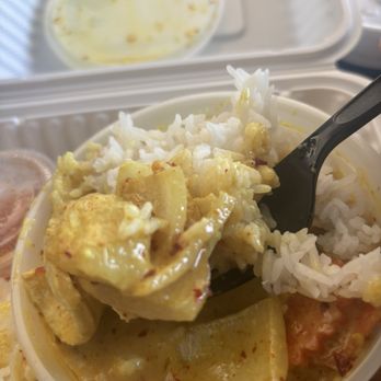 Thai Basil - L02. Yellow Curry with chicken   Good amount of chicken - Thai Near Me - Phoenix, Arizona