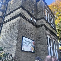 The Old Clubhouse - Front of the pub