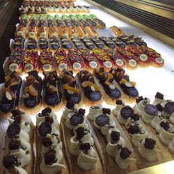 L'eclair De Genie - Assortment of eclairs