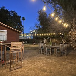 Big Nose Winery - Beautiful back yard area