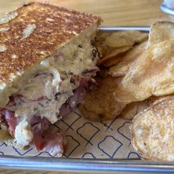 Meltz Extreme Grilled Cheese - Rueben