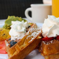 Augie's Omelette & Waffle House