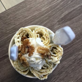 Snow City - Pistachio, whiped cream, and walnuts - Ice Cream & Frozen Yogurt Near Me - Orlando, Florida Snow City - Pistachio, whiped cream, and walnuts - Ice Cream & Frozen Yogurt Near Me - Orlando, Florida