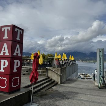 Tap & Barrel - Convention Centre - Outdoor seating - Comfort Food Near Me - Vancouver, British Columbia
