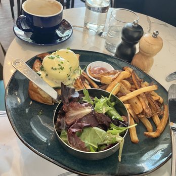 Batifol - Egg Benedict du Jardin - French Near Me - Cambridge, Massachusetts