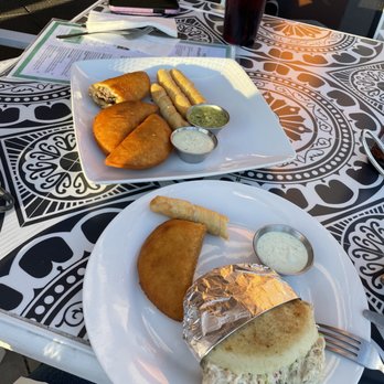 Que Chevere - Reina Pepiada Arepa and the app sampler plate. - Venezuelan Near Me - Mesa, Arizona Que Chevere - Reina Pepiada Arepa and the app sampler plate. - Venezuelan Near Me - Mesa, Arizona