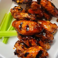 The Clubhouse Lounge - Wings!! Buffalo, Garlic Parmesan, Habanero Mango, Teriyaki, Kickin' Bourbon, and Honey Siracha.