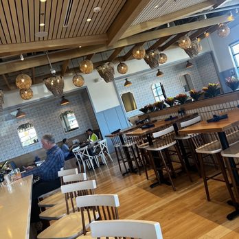 Tupelo Honey Southern Kitchen & Bar - Dining room - New American Near Me - Irving, Texas Tupelo Honey Southern Kitchen & Bar - Dining room - New American Near Me - Irving, Texas