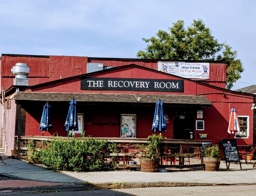 RECOVERY ROOM TAVERN - Updated August 2025 - 104 Photos & 121 Reviews ...