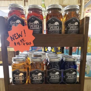 Brickyard Beverage - a display of jars of honey - Beer, Wine & Spirits Near Me - Ephrata, Pennsylvania