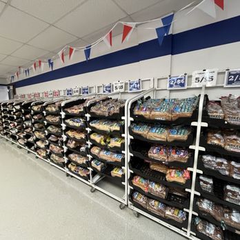 Franz Family Bakeries - Discount wall, $1 on Saturdays! - Bakeries Near Me - Salem, Oregon