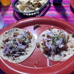 Tacos & Mariscos Guss - Al pastor tacos