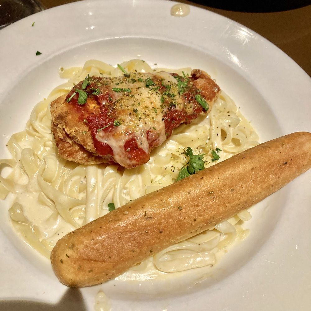Applebee's Grill + Bar - NEW Chicken Parmesan Fettuccine - American Near Me - Indio, California