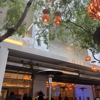 LULU Restaurant LA - New American Near Me - Los Angeles, California