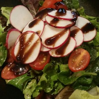 Alberto's On Fifth - Regular salad ... just wanted oil and vinegar on the side .. nonetheless they did what they wanted to. Staff NEEDS TO LISTEN - Italian Near Me - Naples, Florida