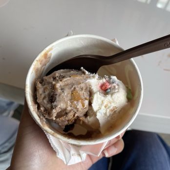 Salt & Straw - Peanut Butter Brownie Cereal Puffs, Pots of Gold & Rainbows - Ice Cream & Frozen Yogurt Near Me - Redmond, Washington Salt & Straw - Peanut Butter Brownie Cereal Puffs, Pots of Gold & Rainbows - Ice Cream & Frozen Yogurt Near Me - Redmond, Washington