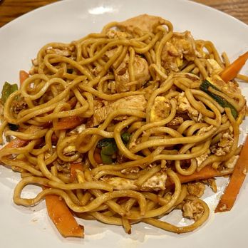 Black Ginger - Egg Noodle with Chicken - Sushi Bars Near Me - Greensboro, North Carolina