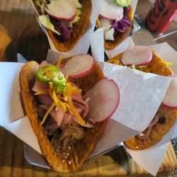 Ajenjo Latitud 54 59 - Duck and Oyster tacos