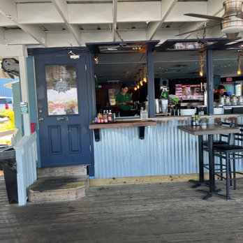 Jerry’s Dockside Bar & Grill - New American Near Me - Gibsonton, Florida
