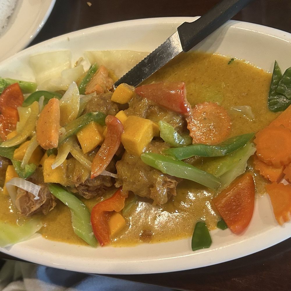 Lemongrass Thai Kitchen - Yellow Mango Curry - Thai Near Me - Oviedo, Florida Lemongrass Thai Kitchen - Yellow Mango Curry - Thai Near Me - Oviedo, Florida