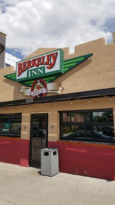 Berkeley Inn by null