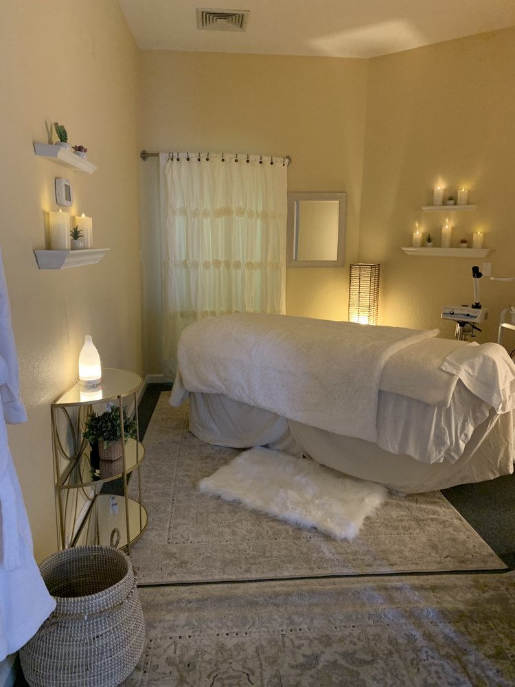Relaxation Skin Spa & Acne Clinic Logo