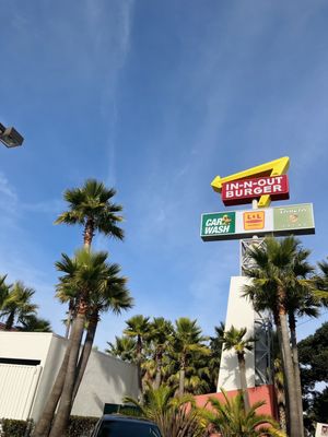 In-N-Out Burger by null