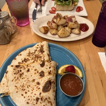 Café Kaila - Breakfast Quesadilla with Portuguese Sausage Side of potato Avocado Toast - Breakfast & Brunch Near Me - Honolulu, Hawaii Café Kaila - Breakfast Quesadilla with Portuguese Sausage Side of potato Avocado Toast - Breakfast & Brunch Near Me - Honolulu, Hawaii