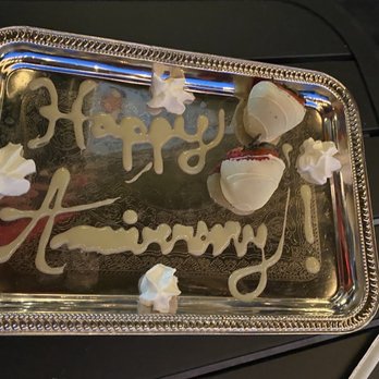 Lulu's Chocolate Bar - Anniversary gift - white chocolate strawberries - Desserts Near Me - Savannah, Georgia