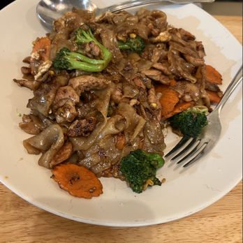 Basil & Co - Pad See Ew - Thai Near Me - Diamond Bar, California