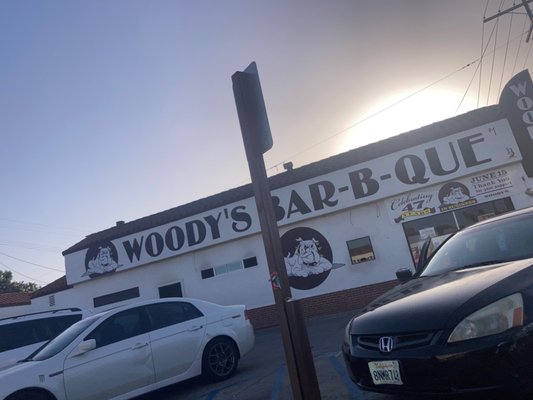 Woody's Bar-B-Q by null