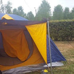 Camping Municipal - Mooie grote plaatsen. Spijtig we een campingstekker niet bij hebben