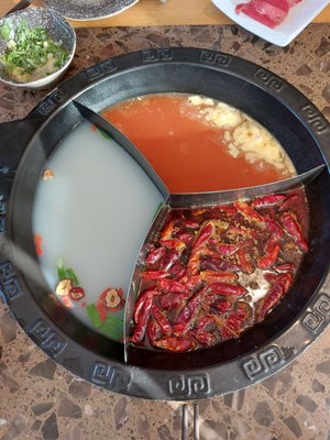 Golden Dragon Hot Pot 金龍火锅 by null