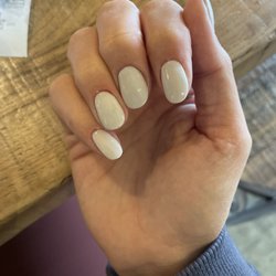 Purelux Nail Spa - Ring finger bleeding