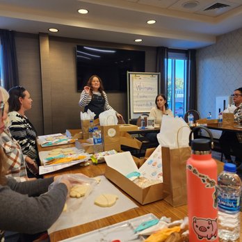 Crumb De La Cookie - Cookie decorating class - Desserts Near Me