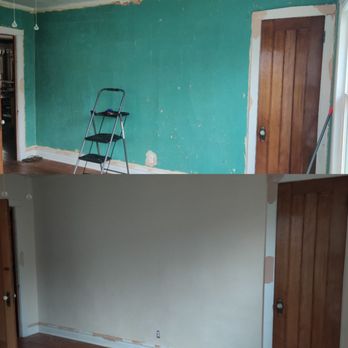 Bosco Plastering - Top: Several bulging, vertical cracks in wall. Bottom: 100% improvement. - Drywall Installation & Repair Near Me - Chicago, Illinois