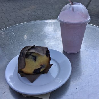 Bean Around The World UBC - Lemon Blueberry Muffin & Strawberry-Banana Yogurt Smoothie - Coffee & Tea Near Me - Vancouver, British Columbia