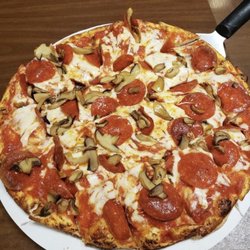 Clark's Pizzeria - Pepperoni n Mushroom