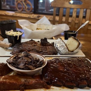 Barnsider Barbeque Restaurant - Barbeque Near Me - Lake George, New York