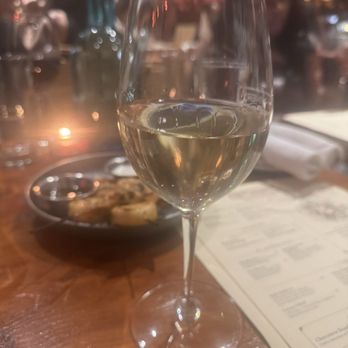 City Winery Chicago - Midsummer white - Wine Bars Near Me - Chicago, Illinois City Winery Chicago - Midsummer white - Wine Bars Near Me - Chicago, Illinois