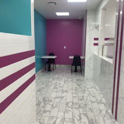 Delicias Sweet - Dining area - very clean and sleek!