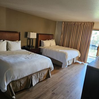 Riverside Inn - Hotels Near Me - Grants Pass, Oregon