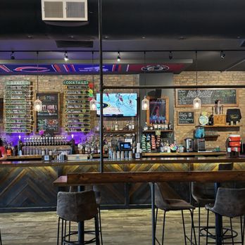 Big Mini Putt Club - Bar - Mini Golf Near Me - Chicago, Illinois Big Mini Putt Club - Bar - Mini Golf Near Me - Chicago, Illinois