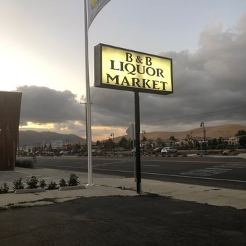 B & B Country Store - Front sign - Grocery Near Me - Tehachapi, California