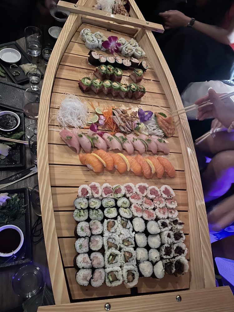 Paris Tokyo By Azai Sushi Temp Closed 33 Photos 29 Reviews Sushi Bars 9400 South Santa Monica Blvd Beverly Hills Ca Restaurant Reviews Menu Yelp