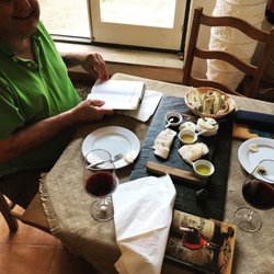 Kabra Velha - Portuguese red wine and cheese pairing.