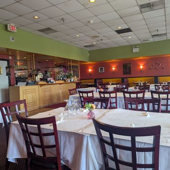 Montri Thai - Thai Near Me - Warrenville, Illinois