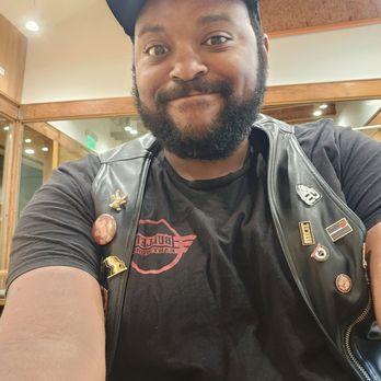 sweetgreen - Healthy Salads, Wraps, and Bowls - Happy Customer selfie - Salad Near Me - Los Angeles, California sweetgreen - Healthy Salads, Wraps, and Bowls - Happy Customer selfie - Salad Near Me - Los Angeles, California