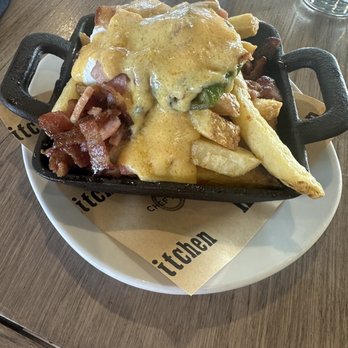 Hash Kitchen Arcadia - Benedict Fries - Breakfast & Brunch Near Me - Phoenix, Arizona